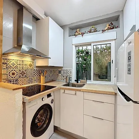 Alo Urban Oasis Εστεπόνα